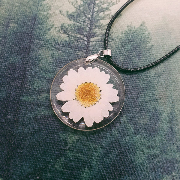 Daisy Resin Cord Necklace